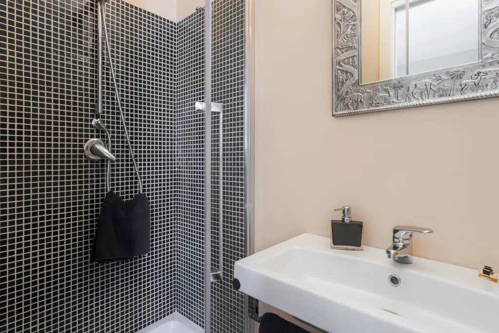 Doccia e lavabo - A Casa di Camillo