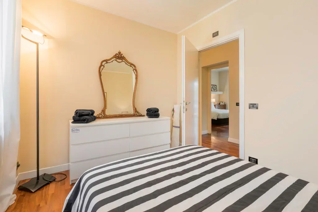 Camera da letto con specchio - A Casa di Camillo