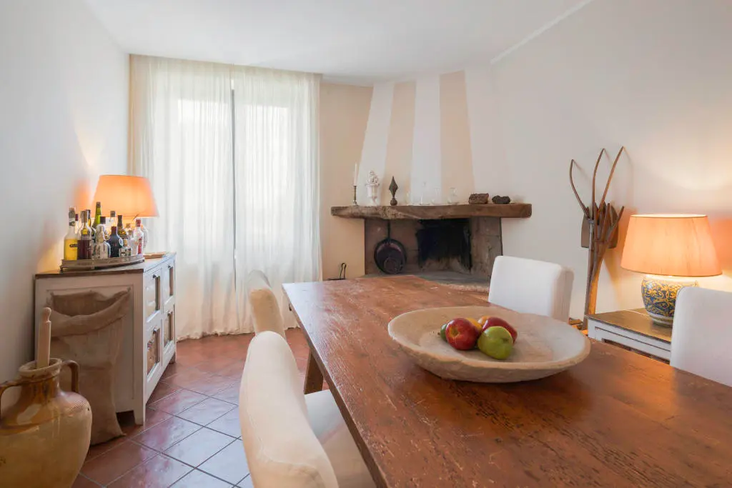 Sala da pranzo con camino - A Casa di Camillo